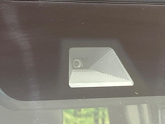 �y�z���_�Z���V���O�z���s���ɑO���̎ԗ�����F�����A�Փ˂������Ȏ��͌x��ƃu���[�L�ŏՓˉ���Ɣ�Q�y�����A�V�X�g�B�����S�Ƀh���C�u�����y���݂��������܂��B