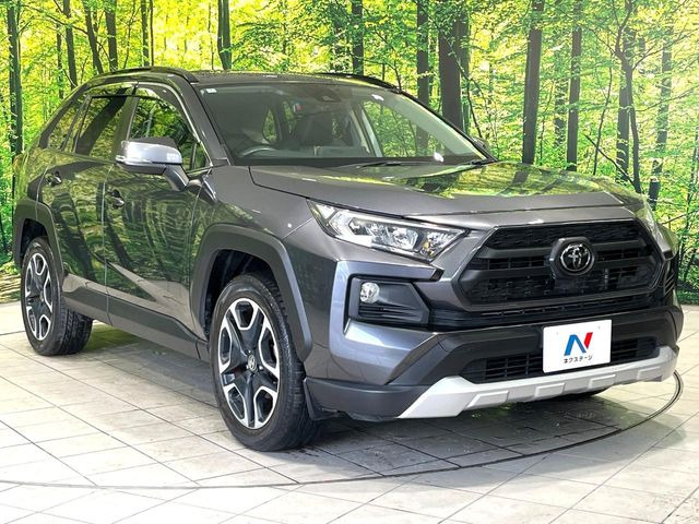 高透明度のガラス皮膜で撥水はもちろん、上質なツヤ・光沢を実現。紫外線や酸性雨から大切な愛車を保護し、色あせ・劣化を防止。「弾スプラッシュコート」、「弾プリミッサコート」からお選びいただけます。