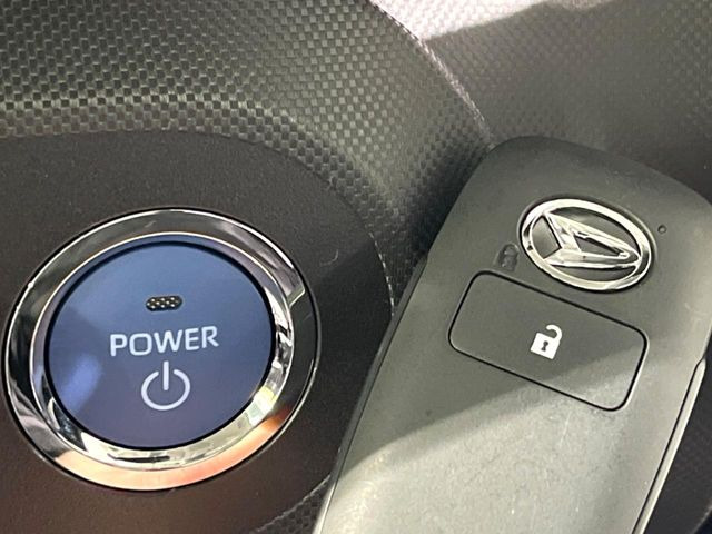 �y�X�}�[�g�L�[�z�J�o����|�P�b�g�ɓ��ꂽ�܂܂ł��h�A�̎{���E�������\�ȃX�}�[�g�L�[�𑕔��B�G���W���̃I���E�I�t�����J�M�����o���K�v����������Ƃ��Ă��֗��ł���