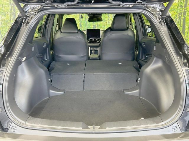 ���i�̂���������ʋ΁A���}���ɏ\���ȉ׎��X�y�[�X���m�ۂ��Ă���܂��B�Z�J���h�V�[�g��|���ƁA�傫�ȉו��̐ύڂ��\�ł���