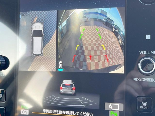 �y�f�W�^���}���`�r���[���j�^�[�z�Ԃ̃t�����g��T�C�h�̃J�����摜�𓯎��Ƀ��j�^�[�\�����邱�ƂŁA���H�⋷�����𑖍s���ł����͂̏󋵊m�F���ł����S!�{�iSUV�ɂ��ꂵ�������ł���