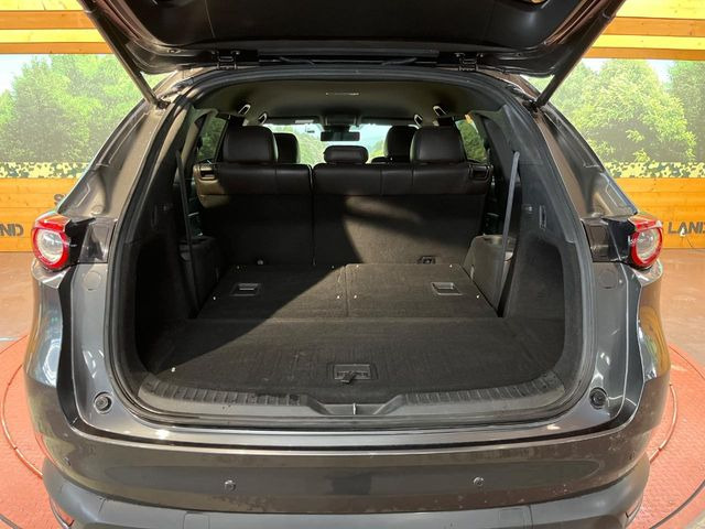 ���i�̂���������ʋ΁A���}���ɏ\���ȉ׎��X�y�[�X���m�ۂ��Ă���܂��B�T�[�h�V�[�g��|���ƁA�傫�ȉו��̐ύڂ��\�ł���