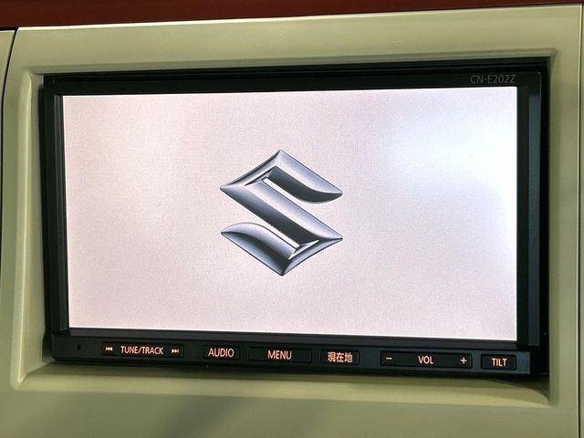 �y�����i�r�z�l�C�̏����i�r�𑕔����Ă���܂��B�i�r�̎g���₷���͂������A�I�[�f�B�I�@�\���[��!�L�����v�◷�s�͂������A�ʋ΂┃�����ȂǕ��i�̃h���C�u���y�����Ȃ�͂���