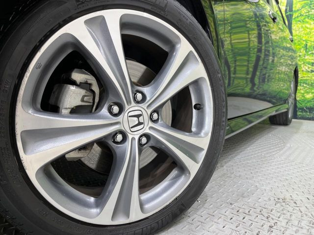 �y����18�C���`�A���~�z�C�[���z�O�ςɃ}�b�`���������A���~�z�C�[���𑕒����Ă���܂��B�e��ЊO�A���~�z�C�[����A�X�^�b�h���X�^�C�����戵�����Ă���܂��B���񂲑��k����������