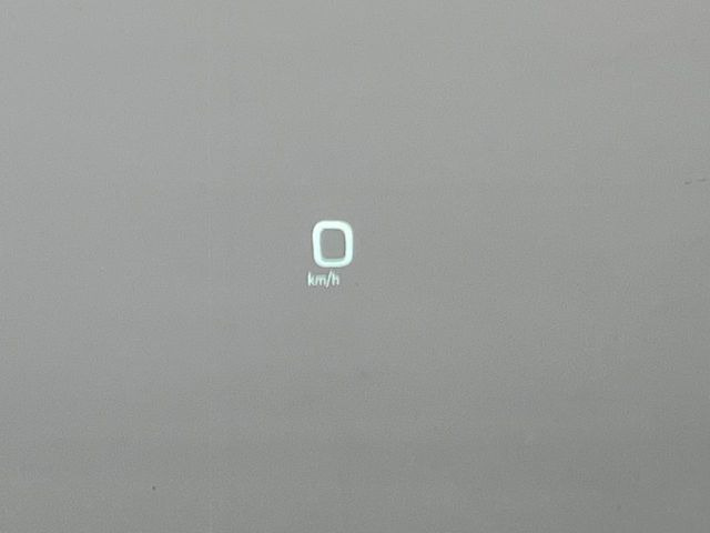 �y�J���[�w�b�h�A�b�v�f�B�X�v���C�z���݂̑��x�⑖�s�����f�W�^���\���ŉ^�]�ȑO���̃K���X�ɓ��e!�J���[�t���Ŏ��F���������A�^�]���ڐ������炳���K�v�ȏ����m�F�ł���̂łƂ��Ă��֗��ň��S!