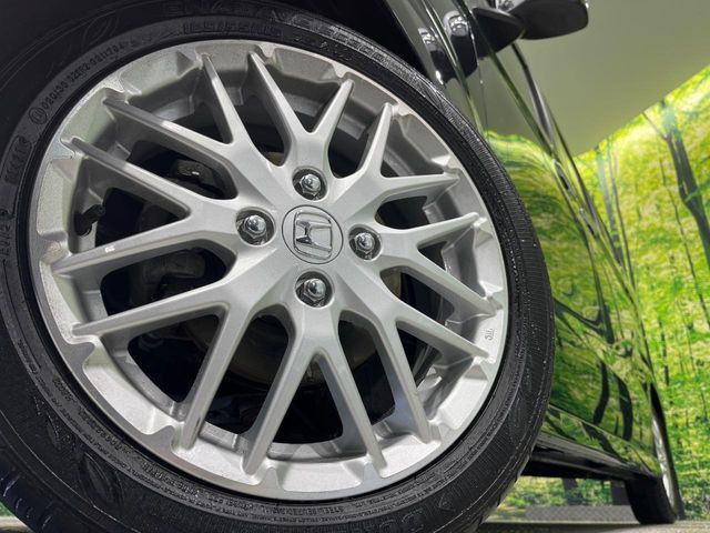 �y����15�C���`�A���~�z�C�[���z�O�ςɃ}�b�`���������A���~�z�C�[���𑕒����Ă���܂��B�e��ЊO�A���~�z�C�[����A�X�^�b�h���X�^�C�����戵�����Ă���܂��B���񂲑��k����������