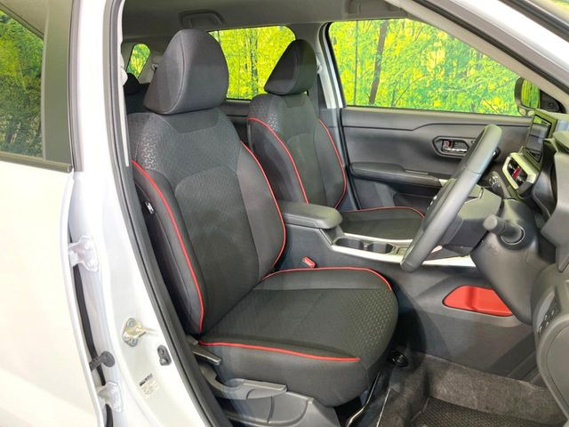 運転席シート廻りは使用感も少なく、良好な状態となっています。前オーナー様が丁寧に使っていたことがよくわかりますね。