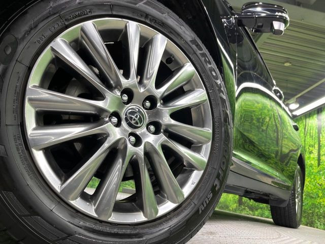 �y����18�C���`�A���~�z�C�[���z�O�ςɃ}�b�`���������A���~�z�C�[���𑕒����Ă���܂��B�e��ЊO�A���~�z�C�[����A�X�^�b�h���X�^�C�����戵�����Ă���܂��B���񂲑��k����������