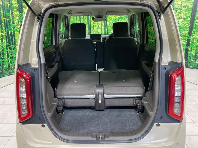 ���i�̂���������ʋ΁A���}���ɏ\���ȉ׎��X�y�[�X���m�ۂ��Ă���܂��B�Z�J���h�V�[�g��|���ƁA�傫�ȉו��̐ύڂ��\�ł���