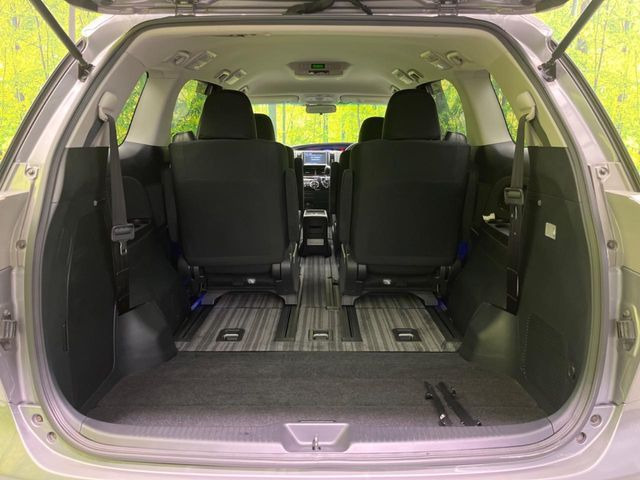 ���i�̂���������ʋ΁A���}���ɏ\���ȉ׎��X�y�[�X���m�ۂ��Ă���܂��B�Z�J���h�V�[�g��|���ƁA�傫�ȉו��̐ύڂ��\�ł���