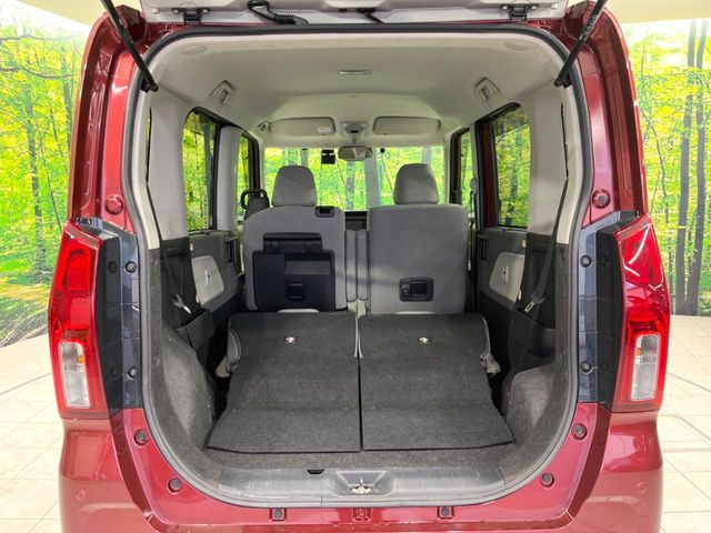 ���i�̂���������ʋ΁A���}���ɏ\���ȉ׎��X�y�[�X���m�ۂ��Ă���܂��B�Z�J���h�V�[�g��|���ƁA�傫�ȉו��̐ύڂ��\�ł���