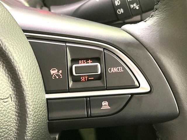 【アダプティブクルーズコントロール】高速道路での長距離走行が楽に!!自動で速度を保つクルーズコントロールが、衝突軽減システムと連携し、前方の車両を感知して車間を保つように速度調節してくれます!!