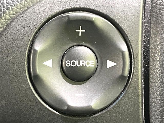 �y�X�e�A�����O�X�C�b�`�z�^�]���A�O������ڐ������炷���ƂȂ��A�I�[�f�B�I���̑��삪�\�ȕ֗��@�\!���S&���K�ȃh���C�u�����o���Ă���܂���