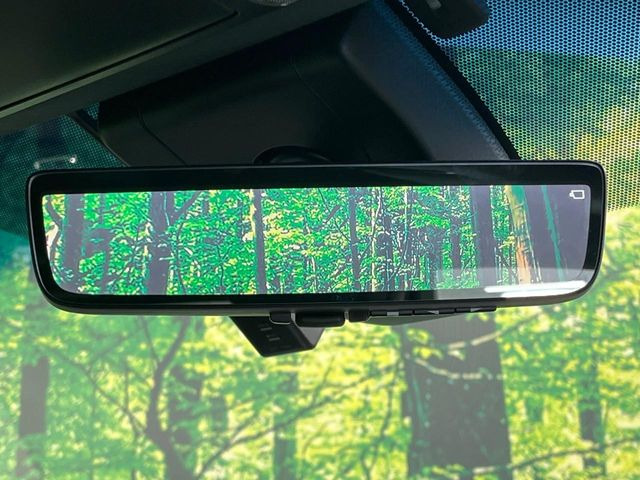 【デジタルインナーミラー】後席の大きな荷物や同乗者で後方が確認しづらい時でも安心!カメラが撮影した車両後方の映像をルームミラー内に表示。クリアな視界で状況の確認が可能です!
