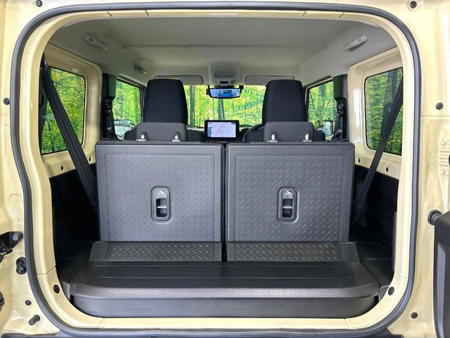 ���i�̂���������ʋ΁A���}���ɏ\���ȉ׎��X�y�[�X���m�ۂ��Ă���܂��B�Z�J���h�V�[�g��|���ƁA�傫�ȉו��̐ύڂ��\�ł���