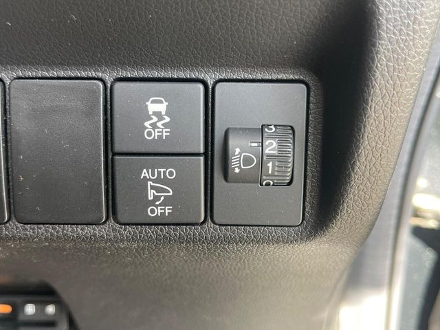 �y������h�~���u�z�ԗ��̉���������m����ƁA�����I�Ɏԗ��̐i�s������ۂ悤�Ɏԗ��𐧌䂵�܂��B�J�̓��ȂǊ���₷���H�ʏ󋵂ł����S�ȉ^�]���\�ł��B