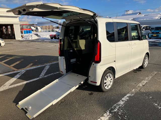 N-BOXスロープ 4WD