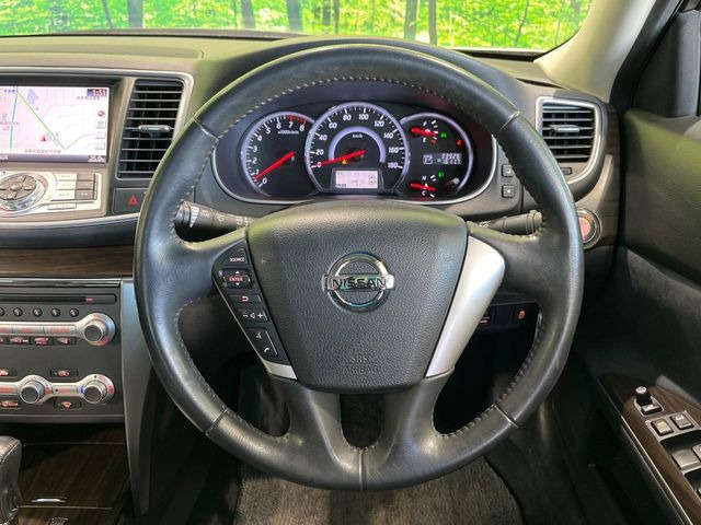 �y�����v�����X�e�A�����O�z�㎿�Ȋv���g�p���邱�ƂŁA��ɂ����������݂ƂĂ��^�]���₷���n���h���ł���