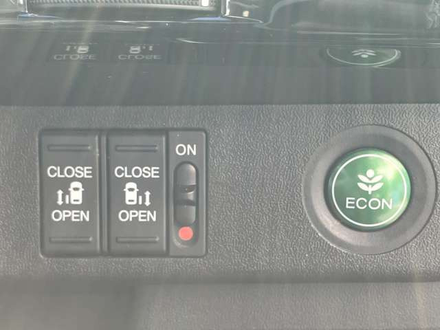 両側電動パワースライドドア