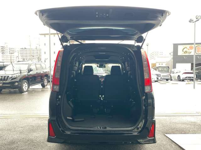 彦根インターからお車で3分とアクセス便利!近くには有名観光地の彦根城もありますので、観光と合わせてのご来店も良いですね♪活気溢れる自慢のスタッフがお客様のご来店をお待ちしております!