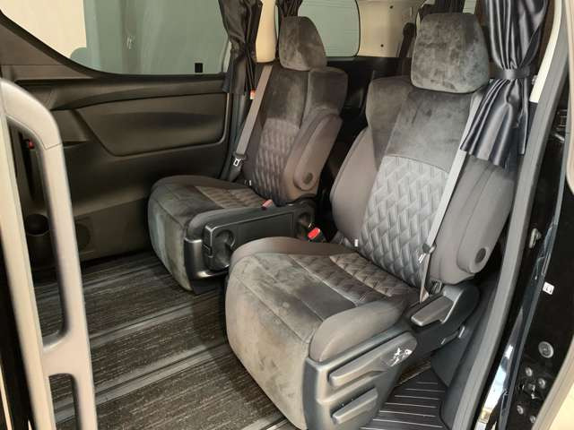 人気のキャプテンシート!オットマン(足置き)付き!!