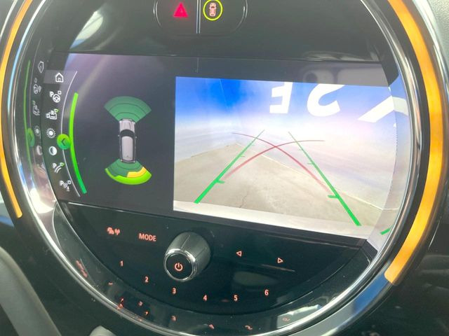 ●ガイドライン付きバックカメラ:不安な駐車もこれで安心!ガイドライン付きなので狭い箇所での駐車もラクラクです!