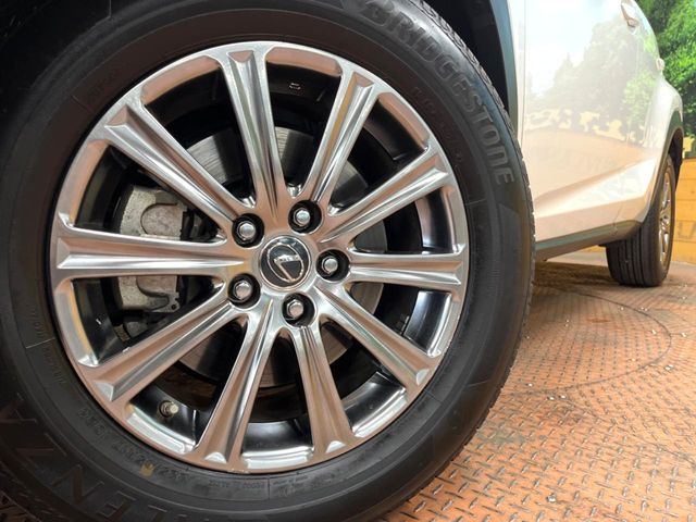 �y�����A���~�z�C�[���z�O�ςɃ}�b�`���������A���~�z�C�[���𑕒����Ă���܂��B�e��ЊO�A���~�z�C�[����A�X�^�b�h���X�^�C�����戵�����Ă���܂��B���񂲑��k����������