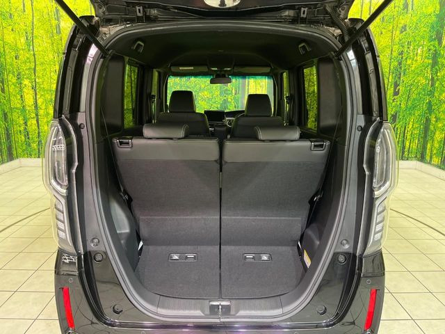 ���i�̂���������ʋ΁A���}���ɏ\���ȉ׎��X�y�[�X���m�ۂ��Ă���܂��B�Z�J���h�V�[�g��|���ƁA�傫�ȉו��̐ύڂ��\�ł���