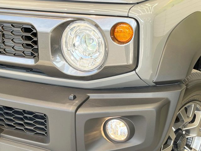 �yLED�w�b�h���C�g�z���V����ԑ��s�����ǍD�Ȏ��E���m�ۂ����S���ĉ^�]�ł��鍂�P�xLED�w�b�h���C�g�𑕔�!�_�����x�������A����d�͂��}�����Ă��܂��B