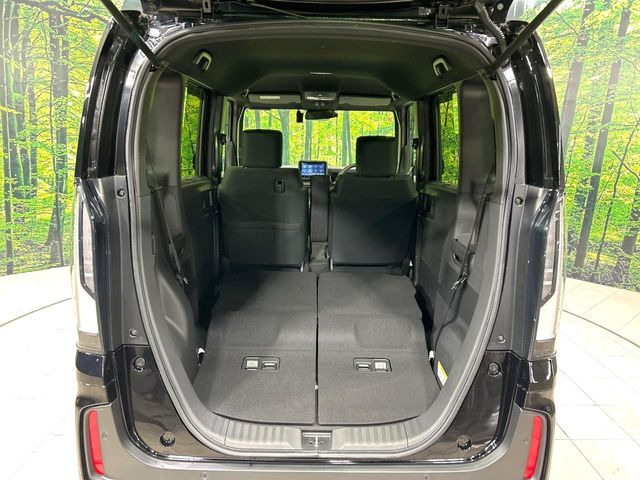 ���i�̂���������ʋ΁A���}���ɏ\���ȉ׎��X�y�[�X���m�ۂ��Ă���܂��B�Z�J���h�V�[�g��|���ƁA�傫�ȉו��̐ύڂ��\�ł���