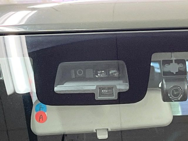 �y�X�Y�L �Z�[�t�e�B�T�|�[�g�z���s���ɑO���̎ԗ�����F�����A�Փ˂������Ȏ��͌x��ƃu���[�L�ŏՓˉ���Ɣ�Q�y�����A�V�X�g�B�����S�Ƀh���C�u�����y���݂��������܂��B