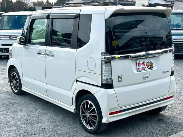 ���X�ł͌y�����Ԃ��畁�ʎԂ܂ŕ��L���I�[�����[�J�[�̎Ԏ�E�F�E�O���[�h��L�x�ɑ����Ă���܂��B