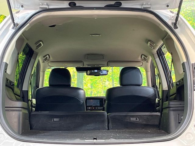 ���i�̂���������ʋ΁A���}���ɏ\���ȉ׎��X�y�[�X���m�ۂ��Ă���܂��B�Z�J���h�V�[�g��|���ƁA�傫�ȉו��̐ύڂ��\�ł���