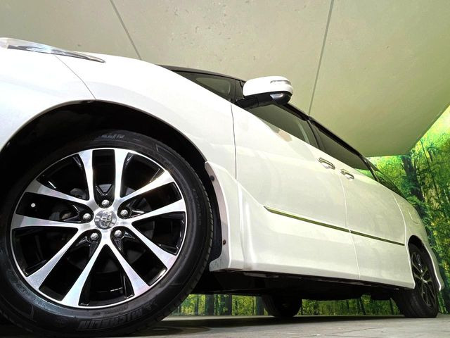 【純正18インチアルミホイール】外観にマッチした純正アルミホイールを装着しております。各種社外アルミホイールや、スタッドレスタイヤも取扱いしております。是非ご相談ください♪