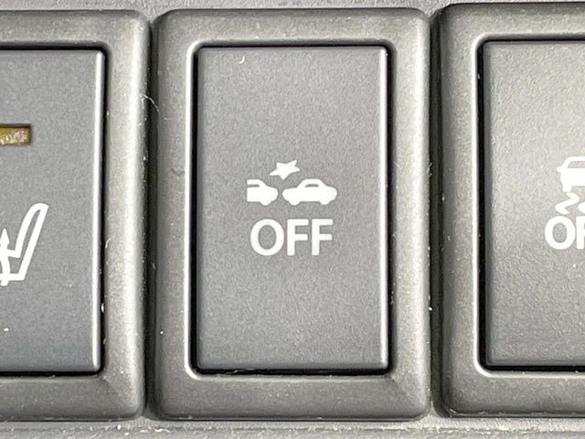 �y�X�}�[�g�u���[�L�T�|�[�g�z���s���ɑO���̎ԗ�����F�����A�Փ˂������Ȏ��͌x��ƃu���[�L�ŏՓˉ���Ɣ�Q�y�����A�V�X�g�B�����S�Ƀh���C�u�����y���݂��������܂��B