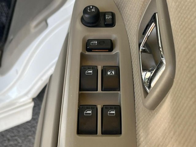 �y�d���i�[�~���[�z�T�C�h�~���[�͓d���i�[���ƂȂ��Ă���A�������ԏ�ł��L�Y�������X�N��}�����܂��B