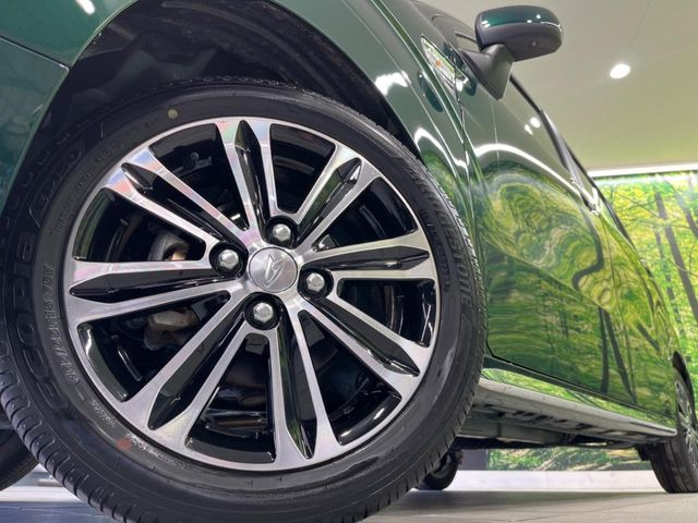 �y����15�C���`�A���~�z�C�[���z�O�ςɃ}�b�`���������A���~�z�C�[���𑕒����Ă���܂��B�e��ЊO�A���~�z�C�[����A�X�^�b�h���X�^�C�����戵�����Ă���܂��B���񂲑��k����������