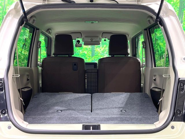 ���i�̂���������ʋ΁A���}���ɏ\���ȉ׎��X�y�[�X���m�ۂ��Ă���܂��B�Z�J���h�V�[�g��|���ƁA�傫�ȉו��̐ύڂ��\�ł���