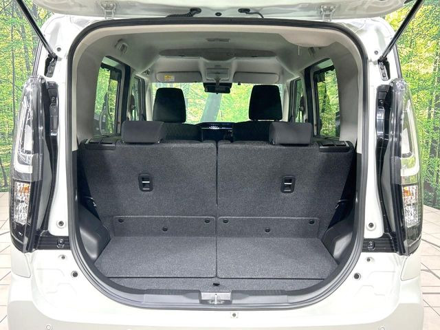 ���i�̂���������ʋ΁A���}���ɏ\���ȉ׎��X�y�[�X���m�ۂ��Ă���܂��B�Z�J���h�V�[�g��|���ƁA�傫�ȉו��̐ύڂ��\�ł���