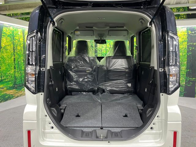 ���i�̂���������ʋ΁A���}���ɏ\���ȉ׎��X�y�[�X���m�ۂ��Ă���܂��B�Z�J���h�V�[�g��|���ƁA�傫�ȉו��̐ύڂ��\�ł���