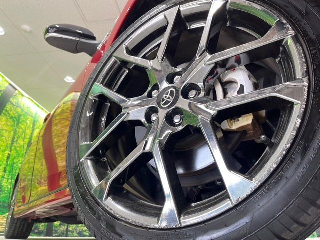 �y�O���[�h��p����18�C���`�A���~�z�C�[���z�f�U�C�����̍��������A���~�z�C�[���𑕒����Ă���܂��B�e��ЊO�A���~�z�C�[����A�X�^�b�h���X�^�C�����戵�����Ă���܂��B���񂲑��k����������