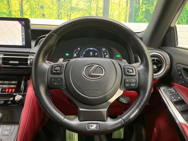 �y�����v�����X�e�A�����O�z�㎿�Ȋv���g�p���邱�ƂŁA��ɂ����������݂ƂĂ��^�]���₷���n���h���ł���