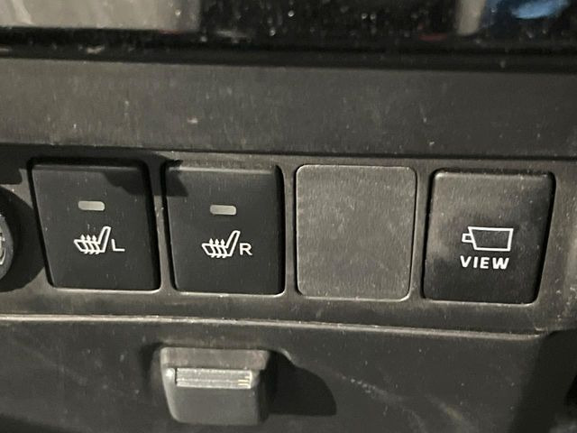 【シートヒーター】寒い日に重宝するシートヒーター!エアコンより早く温まってくれるので寒がりの人も安心ですね♪エアコンの温風は乾燥するから苦手、という方にもをおすすめです。