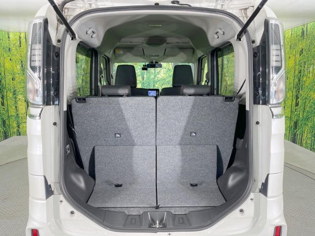 ���i�̂���������ʋ΁A���}���ɏ\���ȉ׎��X�y�[�X���m�ۂ��Ă���܂��B�Z�J���h�V�[�g��|���ƁA�傫�ȉו��̐ύڂ��\�ł���