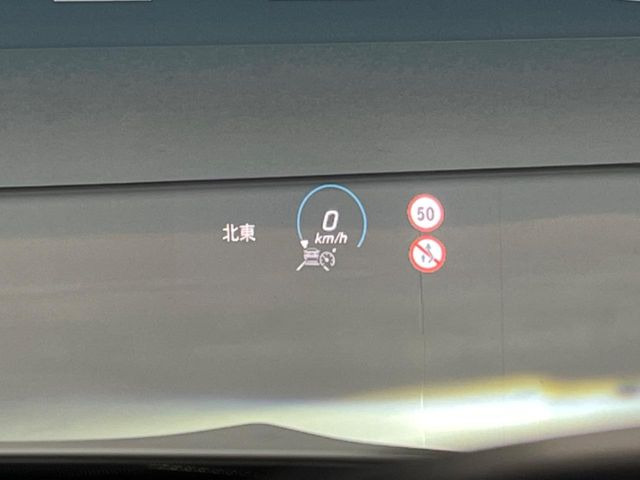 ���w�b�h�A�b�v�f�B�X�v���C:���݂̑��x�⑖�s�����f�W�^���\���ŉ^�]�ȑO���̃K���X�ɓ��e!�^�]���A���������炳���K�v�ȏ����m�F�ł���̂łƂ��Ă��֗��ň��S!