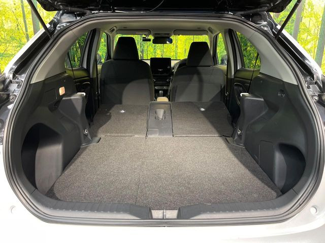 ���i�̂���������ʋ΁A���}���ɏ\���ȉ׎��X�y�[�X���m�ۂ��Ă���܂��B�Z�J���h�V�[�g��|���ƁA�傫�ȉו��̐ύڂ��\�ł���