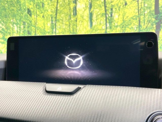 �y12.3�C���`�}�c�_�R�l�N�g�z�ԓ��̕��͋C�Ƀ}�b�`������^�f�B�X�v���C�B�X�}�z�ڑ��ł̃i�r�g�p��Bluetooth�Đ����A�l�X�ȋ@�\���y���߂܂��B�����I�ȃ_�C�������삪�\�ŁA�g��������ǍD�ł��B