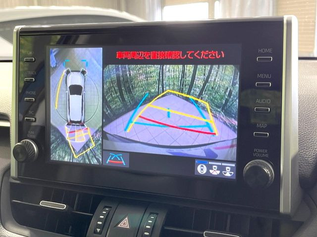 【パノラミックビューモニター】専用のカメラにより、上から見下ろしたような視点で360度クルマの周囲を確認することができます☆死角部分も確認しやすく、狭い場所での切り返しや駐車もスムーズに行えます。