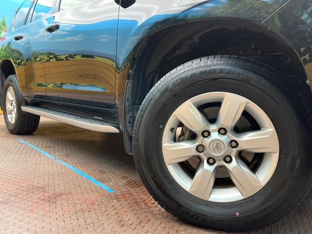 �y����17�C���`�A���~�z�C�[���z�O�ςɃ}�b�`���������A���~�z�C�[���𑕒����Ă���܂��B�e��ЊO�A���~�z�C�[����A�X�^�b�h���X�^�C�����戵�����Ă���܂��B���񂲑��k����������