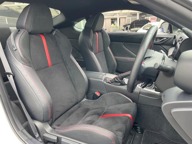 �y�n�[�t���U�[�V�[�g�z�������ƍ���S�n�𗼗������l�C�̃V�[�g���w�ʁE���ʂ̓X�G�[�h���ƂȂ��Ă���A���G��⊊��ɂ����ɗD��Ă��܂��B�C���╞���ɍ��E���ꂸ���K�ɂ���肢�������܂��B